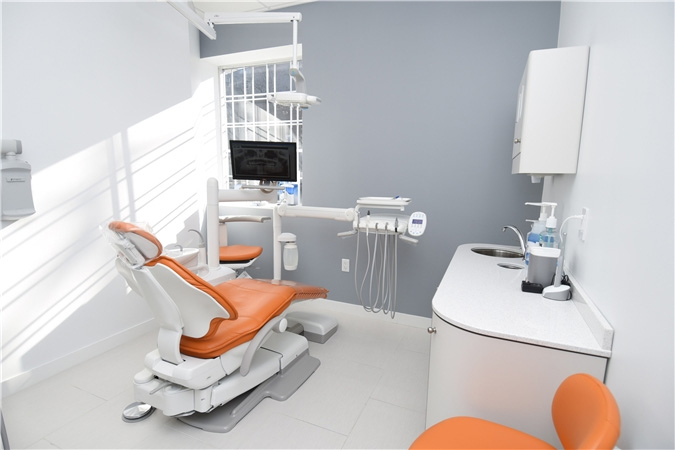 Cosmetic Dental Office 11415